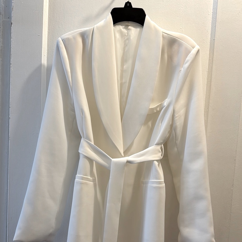 Elegant White Blazer for women